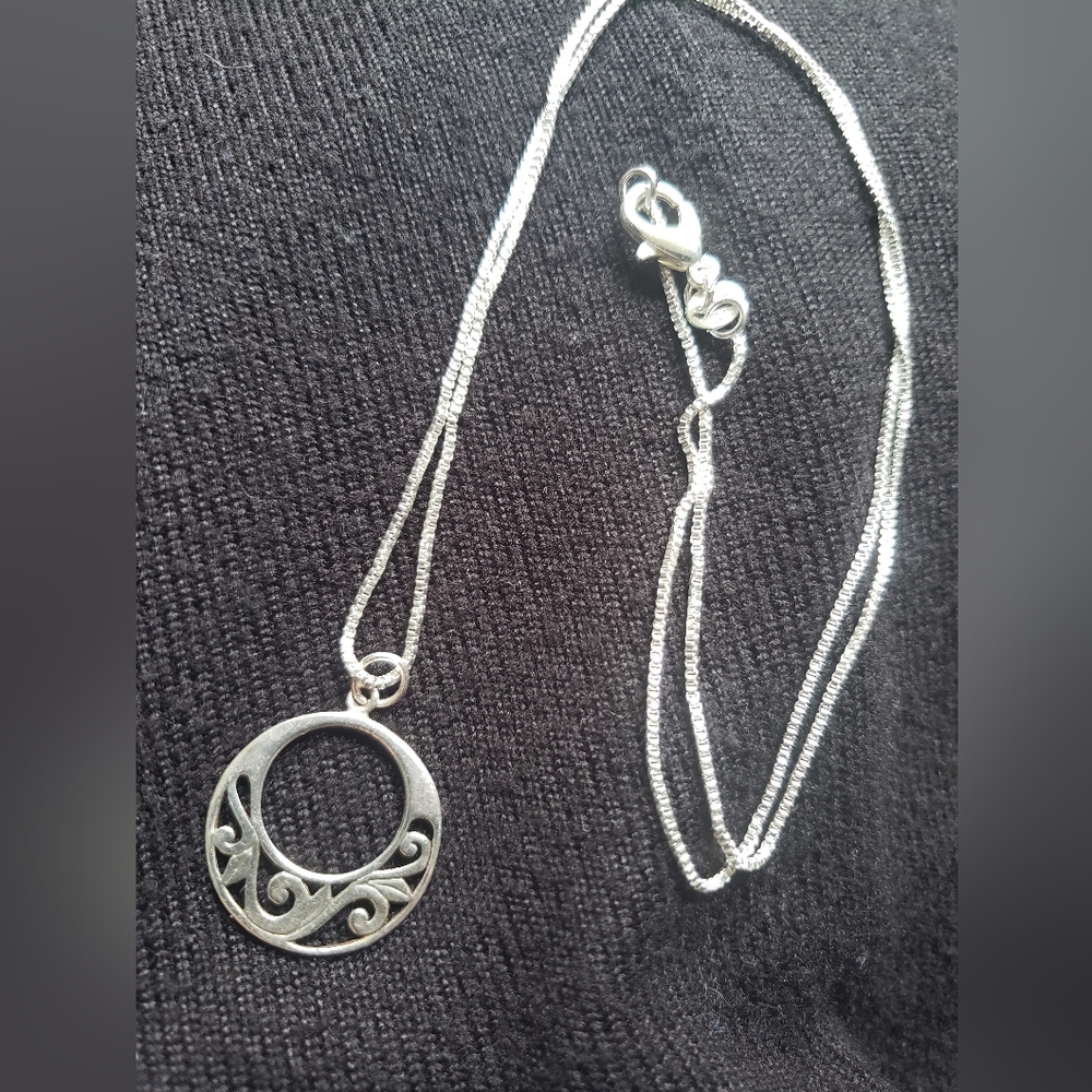 Elegant Silver Pendant Necklace